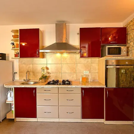Mit Privatpool Fuer 5 Personen Ca 100 Qm In Svetvincenat, Istrien Binnenland Von Istrien