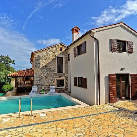 Mit Privatpool Fuer 5 Personen Ca 100 Qm In Svetvincenat, Istrien Binnenland Von Istrien Svetvincenat