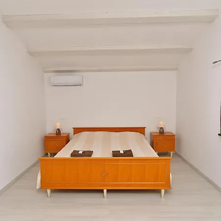Mit Privatpool Fuer 5 Personen Ca 100 Qm In Svetvincenat, Istrien Binnenland Von Istrien Holiday home *