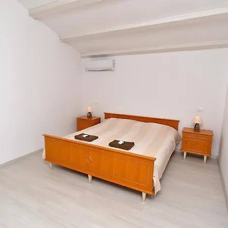 Mit Privatpool Fuer 5 Personen Ca 100 Qm In Svetvincenat, Istrien Binnenland Von Istrien