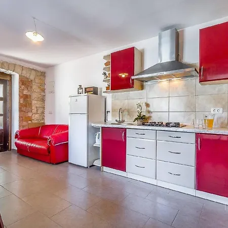Mit Privatpool Fuer 5 Personen Ca 100 Qm In Svetvincenat, Istrien Binnenland Von Istrien Svetvincenat