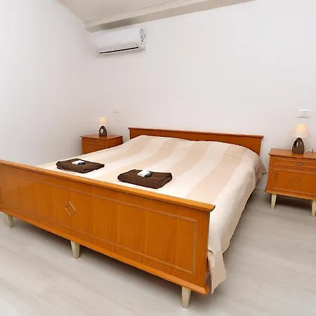 Holiday home Mit Privatpool Fuer 5 Personen Ca 100 Qm In Svetvincenat, Istrien Binnenland Von Istrien *