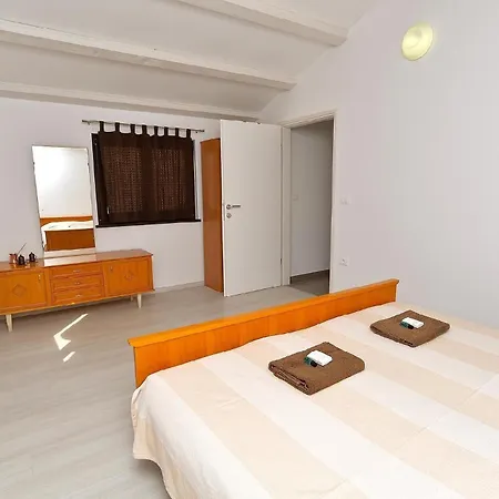 Mit Privatpool Fuer 5 Personen Ca 100 Qm In Svetvincenat, Istrien Binnenland Von Istrien * Svetvincenat