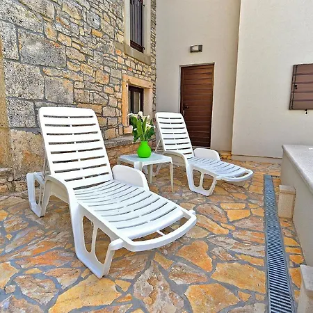 Mit Privatpool Fuer 5 Personen Ca 100 Qm In Svetvincenat, Istrien Binnenland Von Istrien Holiday home