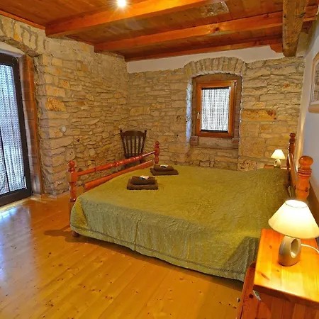 Holiday home Mit Privatpool Fuer 5 Personen Ca 100 Qm In Svetvincenat, Istrien Binnenland Von Istrien *