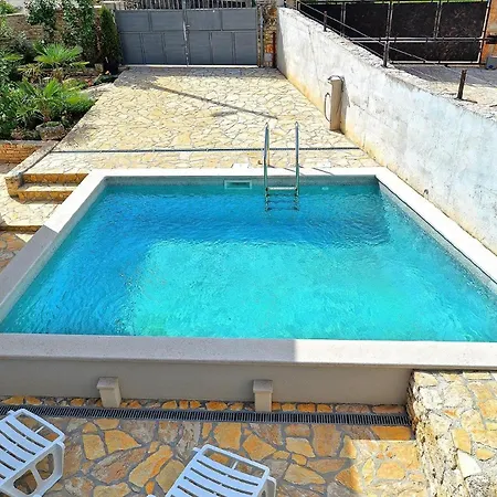 Mit Privatpool Fuer 5 Personen Ca 100 Qm In Svetvincenat, Istrien Binnenland Von Istrien