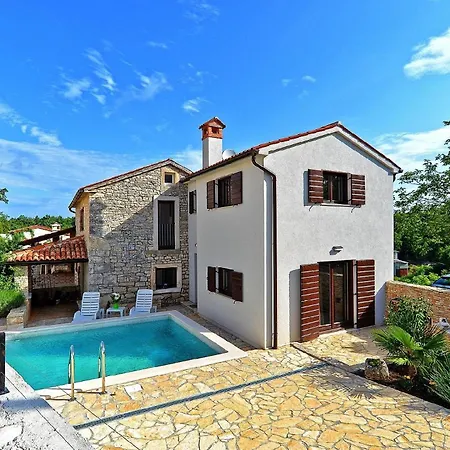 Holiday home Mit Privatpool Fuer 5 Personen Ca 100 Qm In Svetvincenat, Istrien Binnenland Von Istrien *