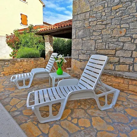 Holiday home Mit Privatpool Fuer 5 Personen Ca 100 Qm In Svetvincenat, Istrien Binnenland Von Istrien Svetvincenat